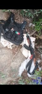 ASEGURAN ARMA LARGA Y EQUIPO TÁCTICO DURANTE OPERATIVO PREVENTIVO EN COLONIA EL MIRADOR EN TECATE