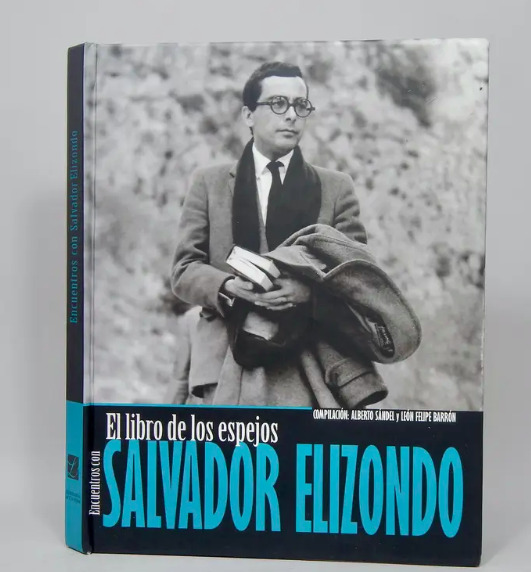 Portada del libro con un diseño de collage surrealista que incluye el rostro de Salvador Elizondo, una mano escribiendo, mariposas y elementos geométricos en tonos sepia y rojo.