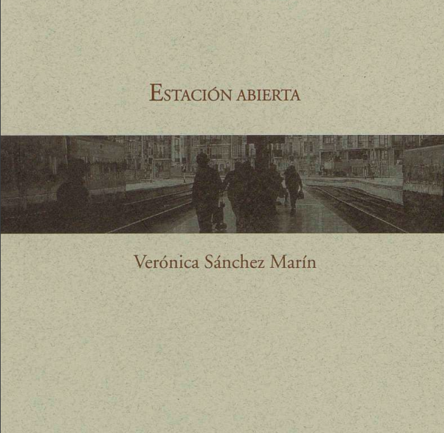 Portada del libro de poesía 'Estación abierta' de Verónica Sánchez Marín, mostrando un diseño con fondo blanco, el título en letras negras y el sello del Premio Nacional de Poesía José Carlos Becerra 2010.