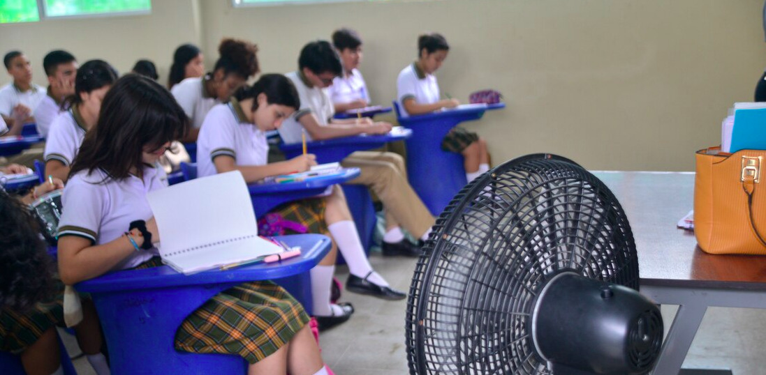 SEP: Padres de familia analizan amparos contra cambio del calendario escolar 2026