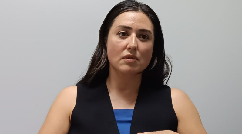 Retrato de Illya Haro, ex titular de la Secretaría de Cultura de Tijuana, cuya renuncia fue confirmada por el alcalde Ismael Burgueño en mayo de 2026.