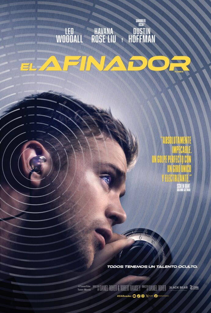 Póster oficial en español de la película El Afinador. Muestra el rostro de perfil del actor Leo Woodall usando un auricular transparente mientras acerca su mano al dial de una caja fuerte. El fondo tiene ondas sonoras concéntricas en tonos azules y grises, con letras amarillas que leen EL AFINADOR y los nombres de Havana Rose Liu y Dustin Hoffman.