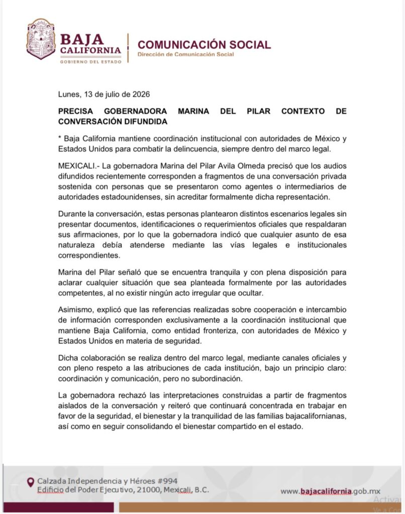 Captura de pantalla de un comunicado oficial de la Dirección de Comunicación Social del Gobierno de Baja California con fecha del lunes 13 de julio de 2026. El boletín se titula 'PRECISA GOBERNADORA MARINA DEL PILAR CONTEXTO DE CONVERSACIÓN DIFUNDIDA'. El texto aclara que los audios difundidos corresponden a fragmentos de una reunión con personas que se presentaron como agentes de Estados Unidos sin identificarse formalmente. En la parte superior izquierda se muestra el escudo oficial del Gobierno de Baja California y en el pie de página se lee la dirección en Mexicali y el sitio web oficial.