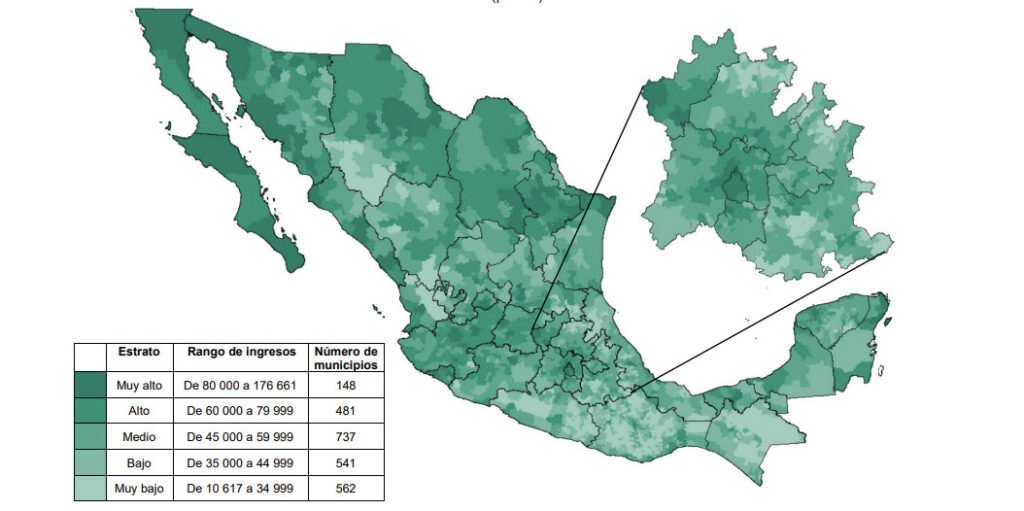 Mapa de México elaborado por el INEGI que clasifica los municipios según sus rangos de ingreso corriente promedio trimestral por hogar en estratos de muy alto a muy bajo.