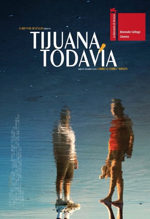 Póster oficial de la película Tijuana todavía para la 83ª Mostra de Venecia, mostrando el reflejo en el agua de dos personajes en la playa bajo el sello de Biennale College Cinema.
