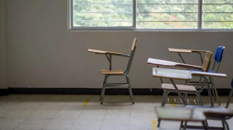 Baja California analiza suspender clases por calor y escuelas de Tijuana ya modifican actividades