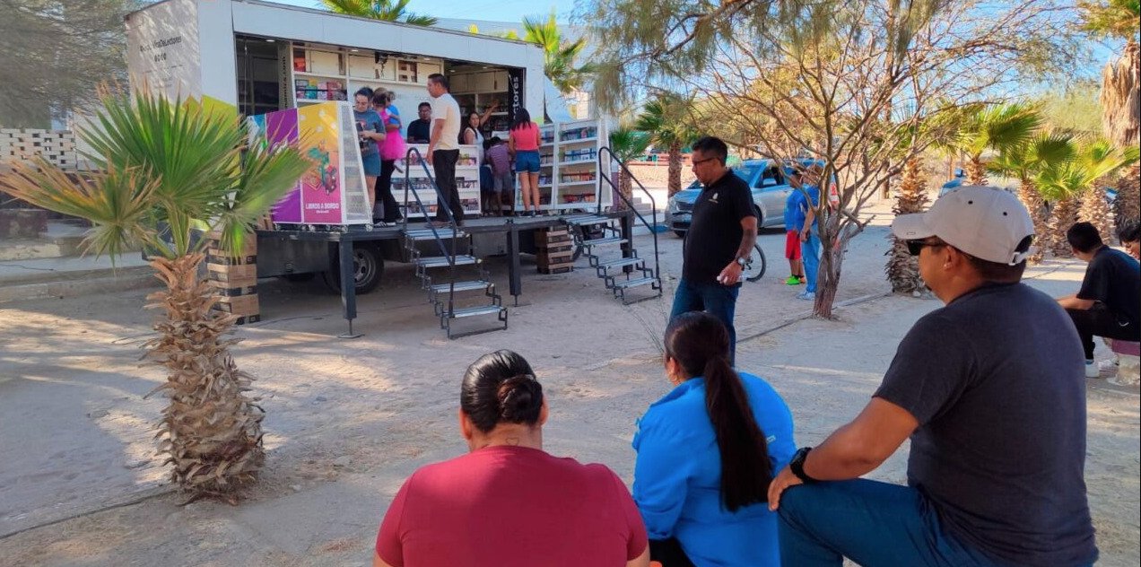 Librobús llevará 10 mil libros a 21 comunidades de Baja California, habrá títulos desde $12