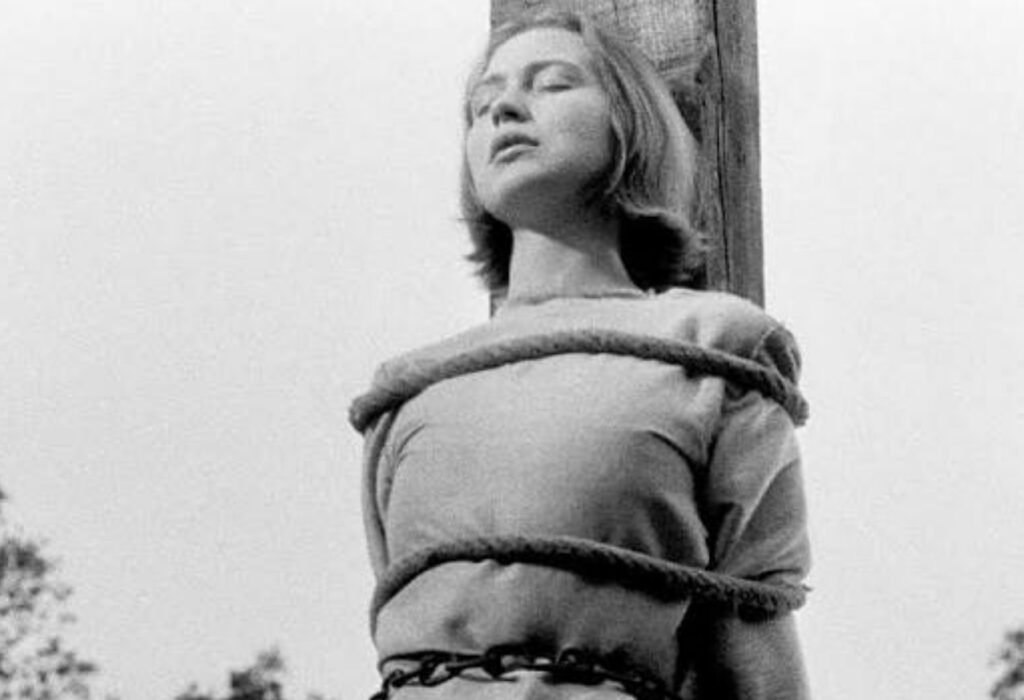 Fotograma en blanco y negro de la película El proceso de Juana de Arco (1962) de Robert Bresson, proyectada en el FICM.